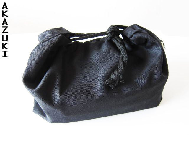 http://www.akazuki.com/cdn/shop/products/Japanese_bento_bags1_1200x1200.JPG?v=1483429255